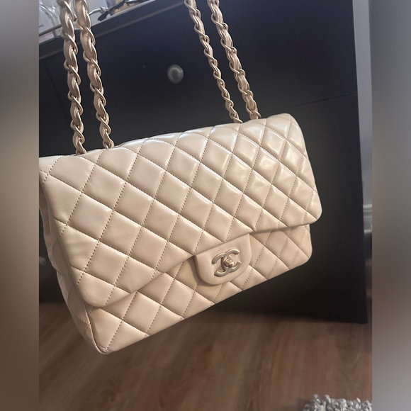 ❌SOLD❌Authentic CHANEL JUMBO SINGLE FLAP - Picture 3 of 15